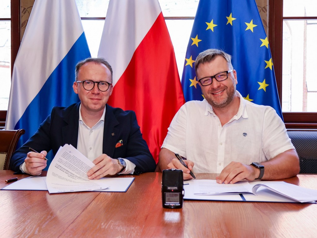 Od kina „Ognisko” do nowoczesnego biznesu. Ruszają prace nad projektem Legnickiego Inkubatora Przedsiębiorczości Podpisanie umowy z biurem AKINT