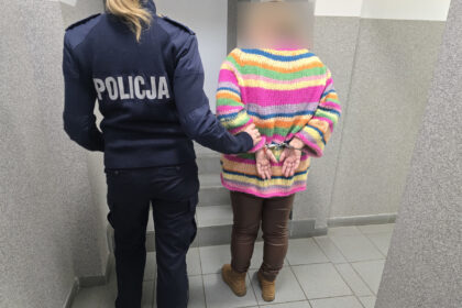 Oszustwo w sklepie w Legnicy. 41-letnia pracownica zatrzymana przez policję