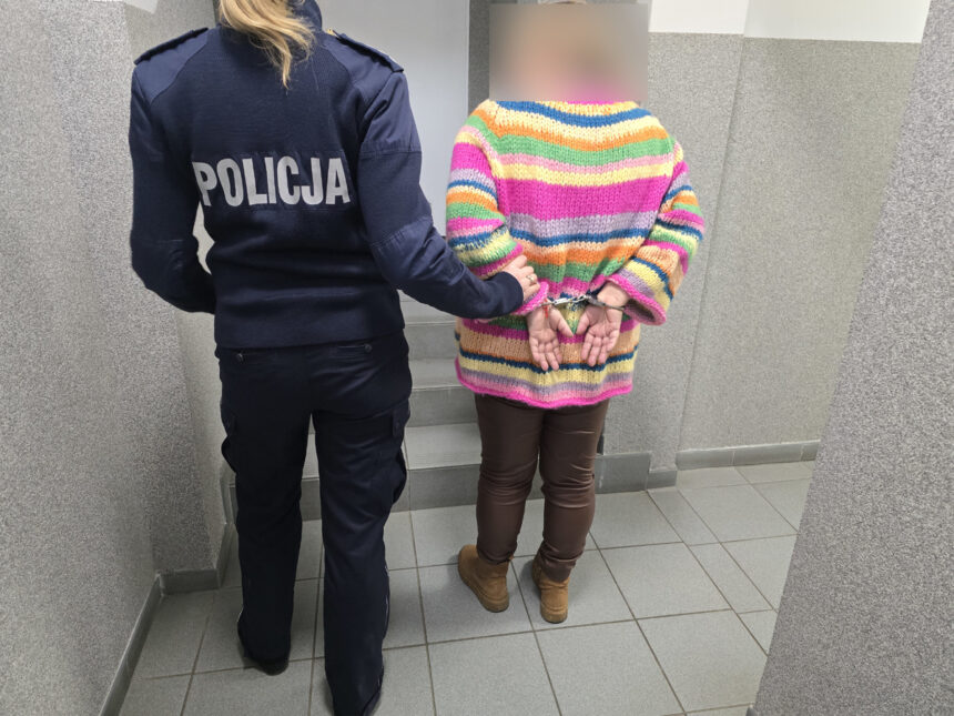 Oszustwo w sklepie w Legnicy. 41-letnia pracownica zatrzymana przez policję