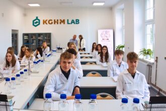 Nowa pracownia chemiczna KGHM LAB w Złotoryi. Nauka przez eksperymenty
