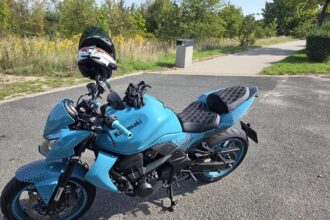 Pędził 128 km/h po Legnicy. Motocyklista stracił prawo jazdy i dostał mandat