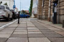 Przebudowa ul. Św. Piotra w Legnicy. Nowe miejsca postojowe przy urzędzie