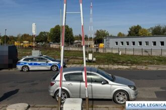 Zaparkowała pod rogatkami w Legnicy i pobiegła na pociąg