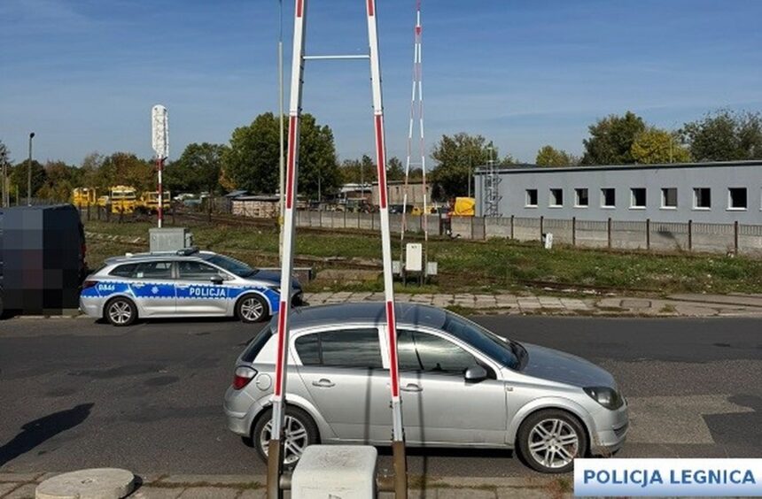 Zaparkowała pod rogatkami w Legnicy i pobiegła na pociąg