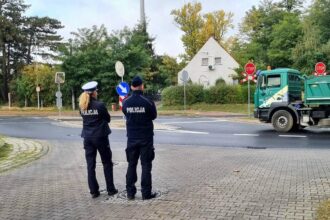 Dron nad przejazdami w Legnicy! Lawina mandatów za znak STOP