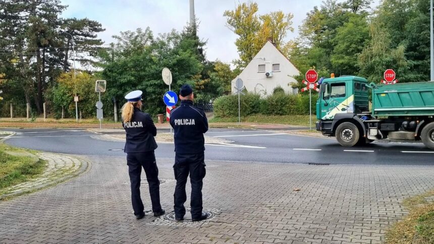 Dron nad przejazdami w Legnicy! Lawina mandatów za znak STOP