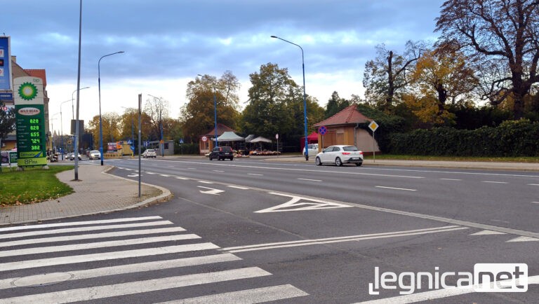 Cmentarz Komunalny w Legnicy przy ul. Wrocławskiej - główna brama