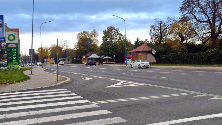 Cmentarz Komunalny w Legnicy przy ul. Wrocławskiej - główna brama