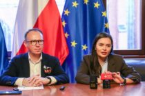 Patrole policji pod szkołami w Legnicy. Władze uspokajają po atakach