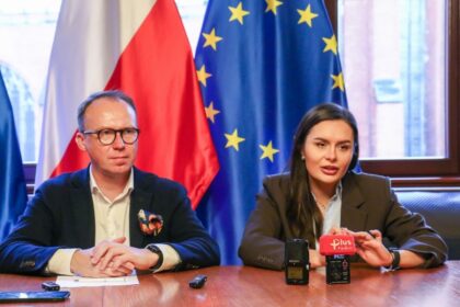 Patrole policji pod szkołami w Legnicy. Władze uspokajają po atakach