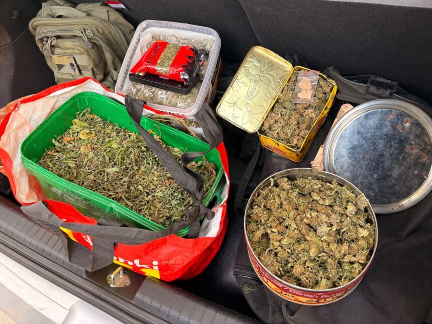 Uciekał na widok radiowozu. Policja zabezpieczyła ponad 2 kg marihuany!